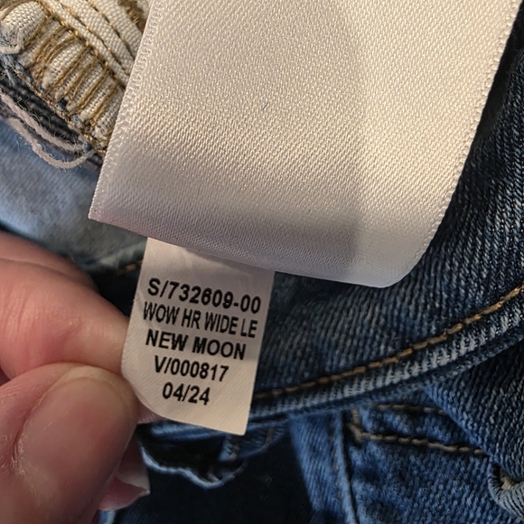 Old Navy Women's Straight Leg Blue Jeans - Picture 7 of 9